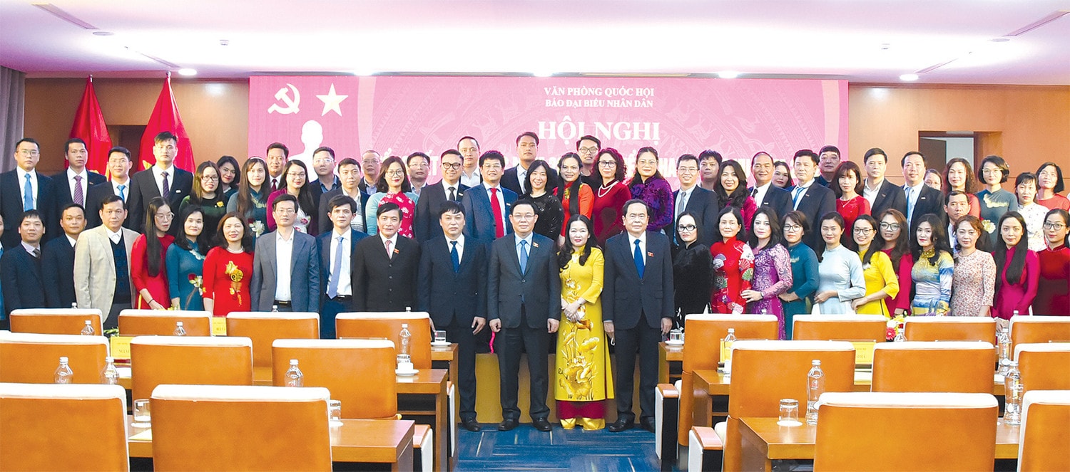 Đại biểu nhân dân Vinh quang một chặng đường
