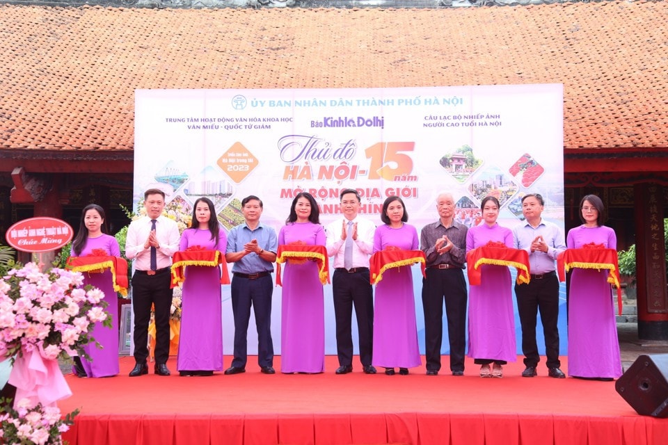 Triển lãm các bức ảnh Hà Nội sau 15 năm mở rộng địa giới hành chính -0