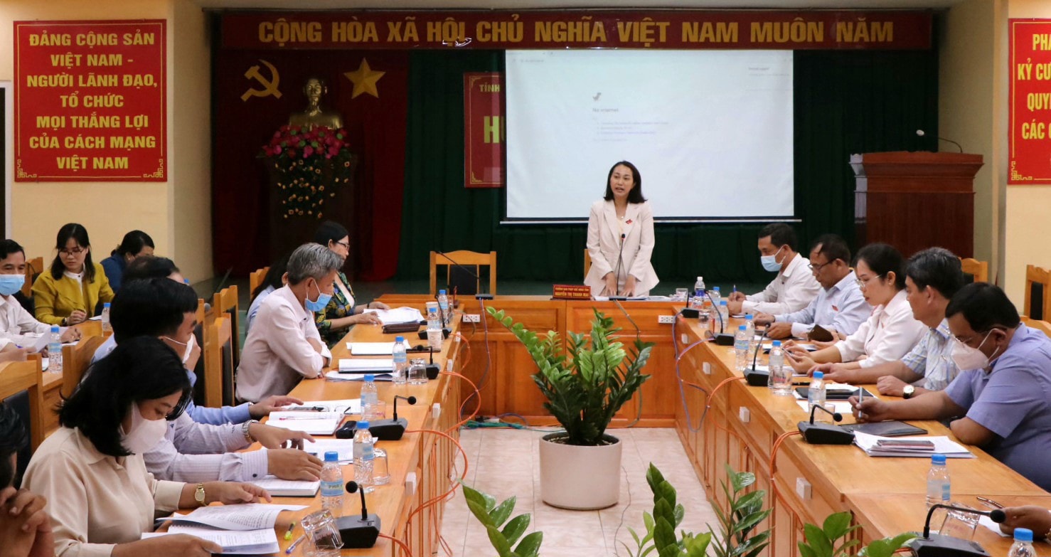 Ban Pháp chế HĐND tỉnh Bình Dương giám sát tình hình, kết quả Chỉ số PAPI - ẢNH L. HIỀN