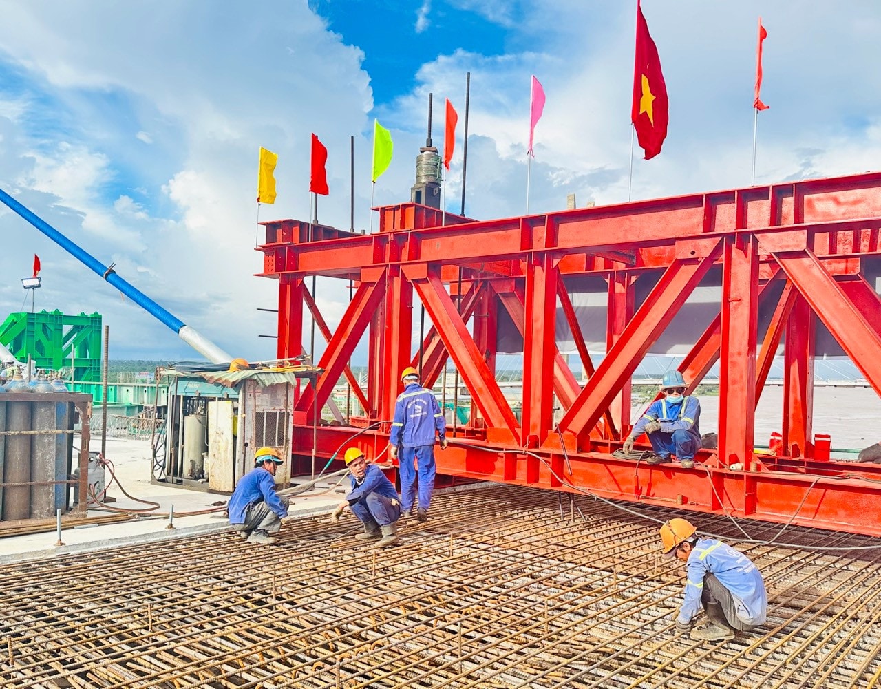 Cầu Mỹ Thuận 2 sẵn sàng hợp long -0