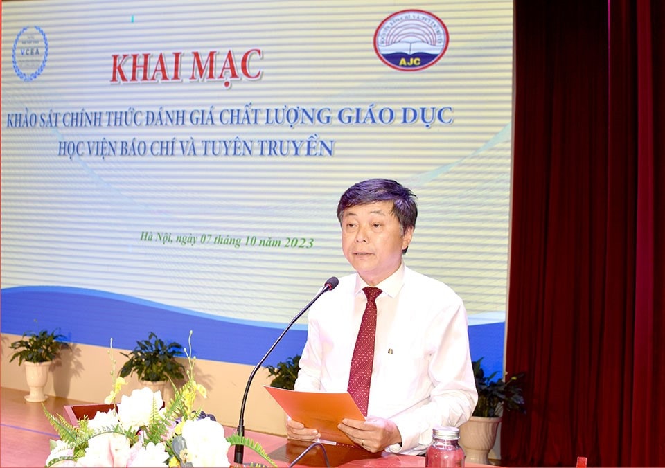 pgs,ts. phạm minh sơn, phó bí thư đảng ủy, giám đốc học viện, chủ tịch hội đồng tự đánh giá phát biểu chào mừng đoàn chuyên gia đánh giá ngoài.jpg -0