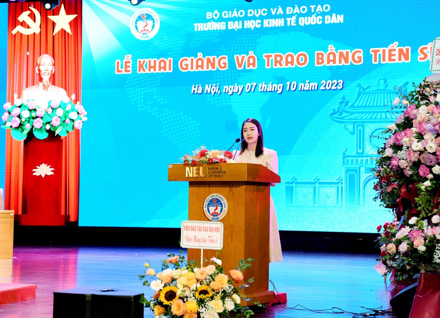 Chị Phạm Thị Minh Châu, nghiên cứu sinh Chuyên ngành Marketing - đại diện tân nghiên cứu sinh khóa 44 phát biểu Trường Đại học Kinh tế Quốc dân trao bằng cho 81 tân tiến sĩ -0