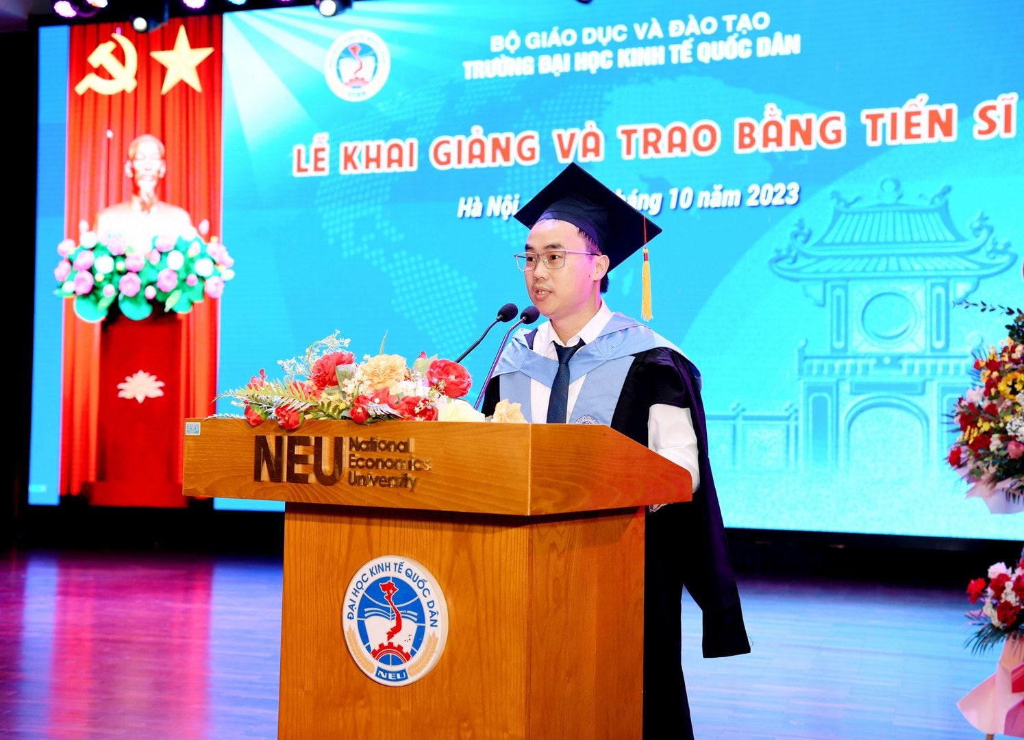 Tân TS Vũ Đăng Mạnh, Quản lý kinh doanh VPĐD Baxter Healthcare Việt Nam, Giảng viên Trường Đại học Dược Hà Nội Trường Đại học Kinh tế Quốc dân trao bằng cho 81 tân tiến sĩ -0
