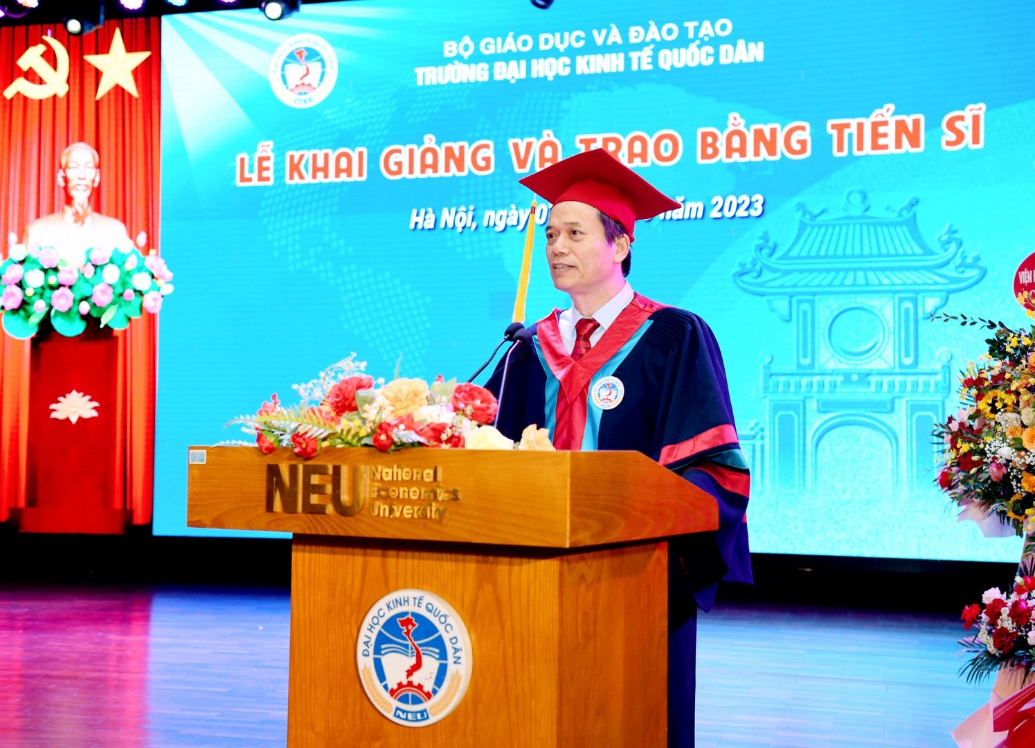 GS.TS.NGƯT Phạm Hồng Chương, Hiệu trưởng Trường Đại học Kinh tế Quốc dân phát biểu tại buổi lễ Trường Đại học Kinh tế Quốc dân trao bằng cho 81 tân tiến sĩ -0