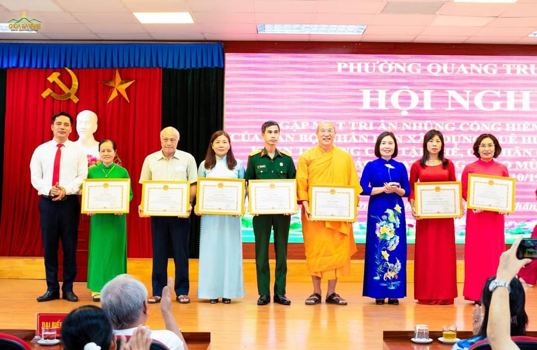TP. Uông Bí, Quảng Ninh: Phường Quang Trung gặp mặt, tri ân đóng góp của cán bộ, nhân dân trong xây dựng quê hương -0