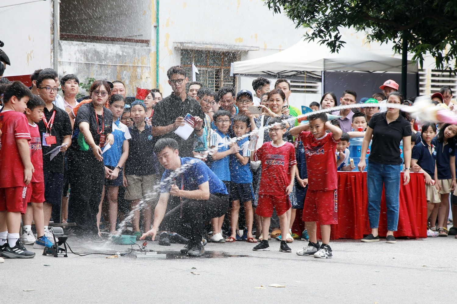 Cuộc thi bắn tên lửa nước “Bay vào vũ trụ” (Vietnam Water Rocket Competition) Ngày hội STEM quốc gia 2023: “Việt Nam bứt phá tầm cao” -1