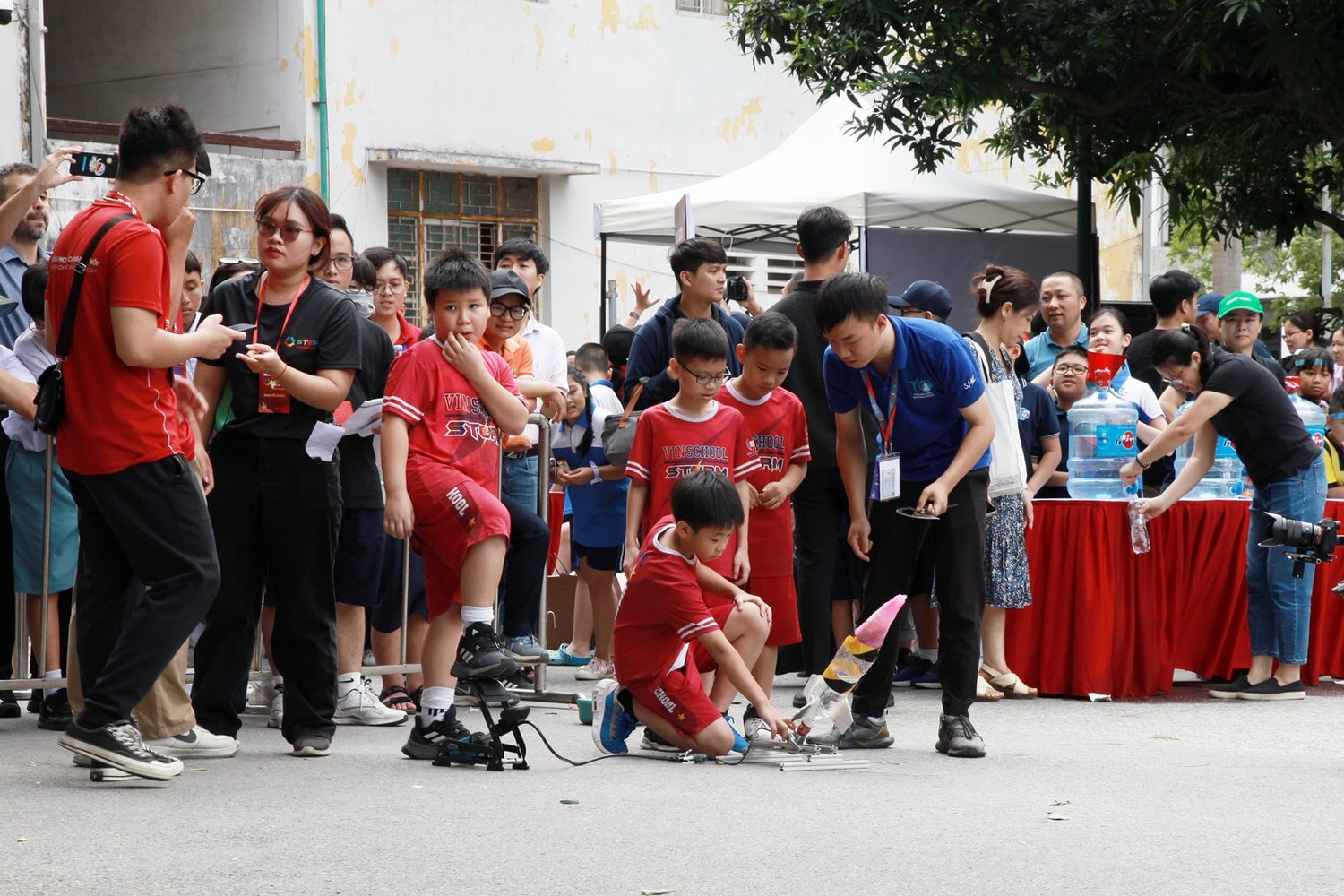 Cuộc thi bắn tên lửa nước “Bay vào vũ trụ” (Vietnam Water Rocket Competition) Ngày hội STEM quốc gia 2023: “Việt Nam bứt phá tầm cao” -0