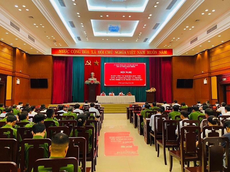 Hội nghị sơ kết công tác bảo đảm an toàn giao thông, trật tự đô thị, môi trường du lịch 9 tháng đầu năm và phương hướng nhiệm vụ 3 tháng cuối năm 2023 trên địa bàn thành phố Huế. Ảnh: ITN