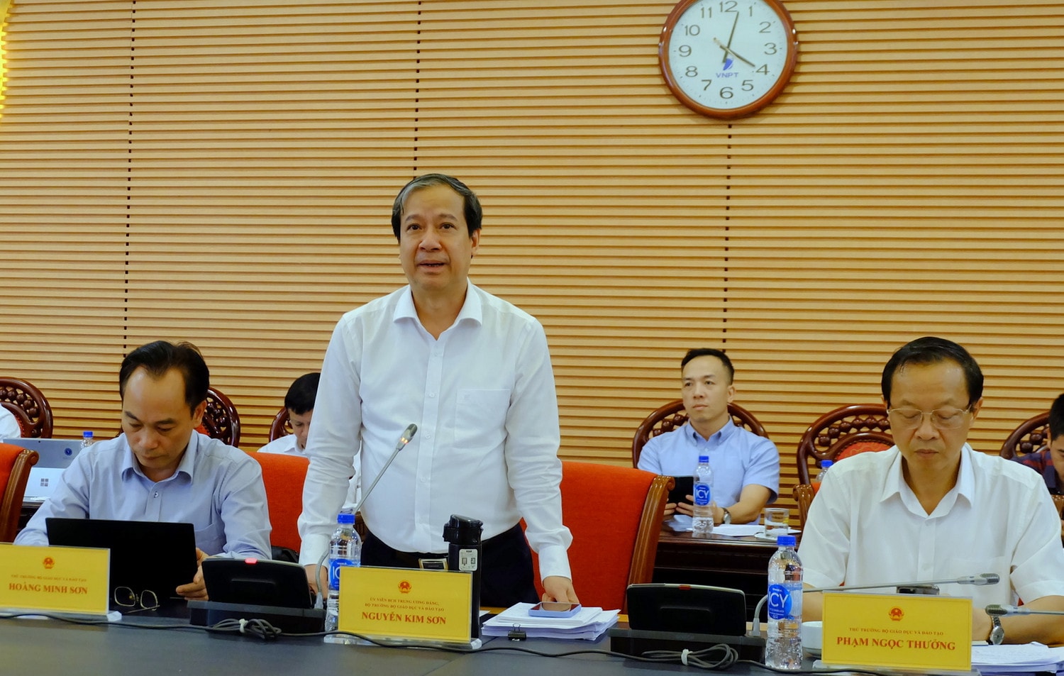 Bộ trưởng Bộ Giáo dục và Đào tạo Nguyễn Kim Sơn tiếp thu các ý kiến của Thường trực Ủy ban Văn hóa, Giáo dục Quan tâm ưu tiên đầu tư, giám sát phân bổ ngân sách cho giáo dục -2