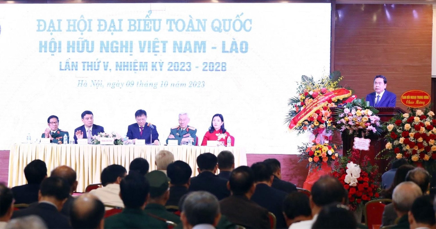 Tiếp tục có nhiều sáng kiến, đóng góp to lớn hơn nữa vào việc thúc đẩy quan hệ hữu nghị vĩ đại, đoàn kết đặc biệt và hợp tác toàn diện Việt Nam - Lào