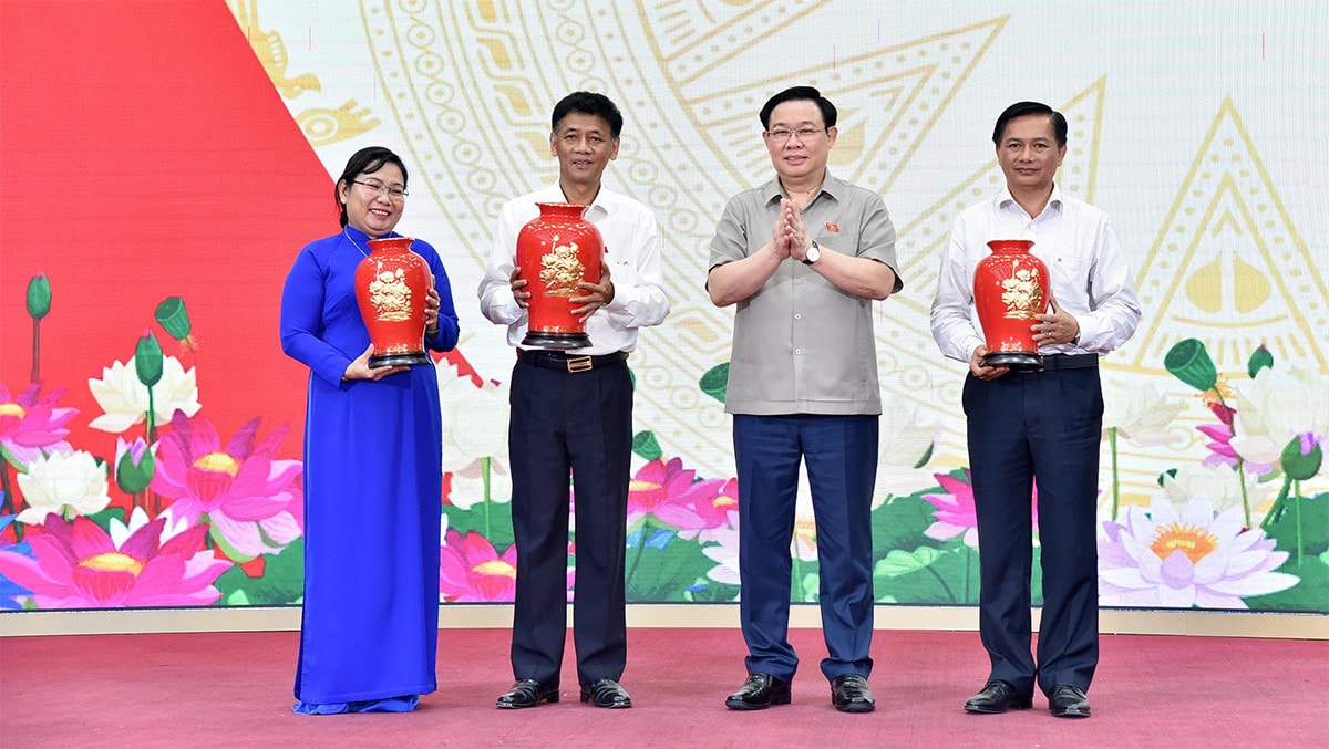 Chủ tịch Quốc hội Vương Đình Huệ làm việc với Ban Thường vụ Tỉnh ủy Sóc Trăng -3