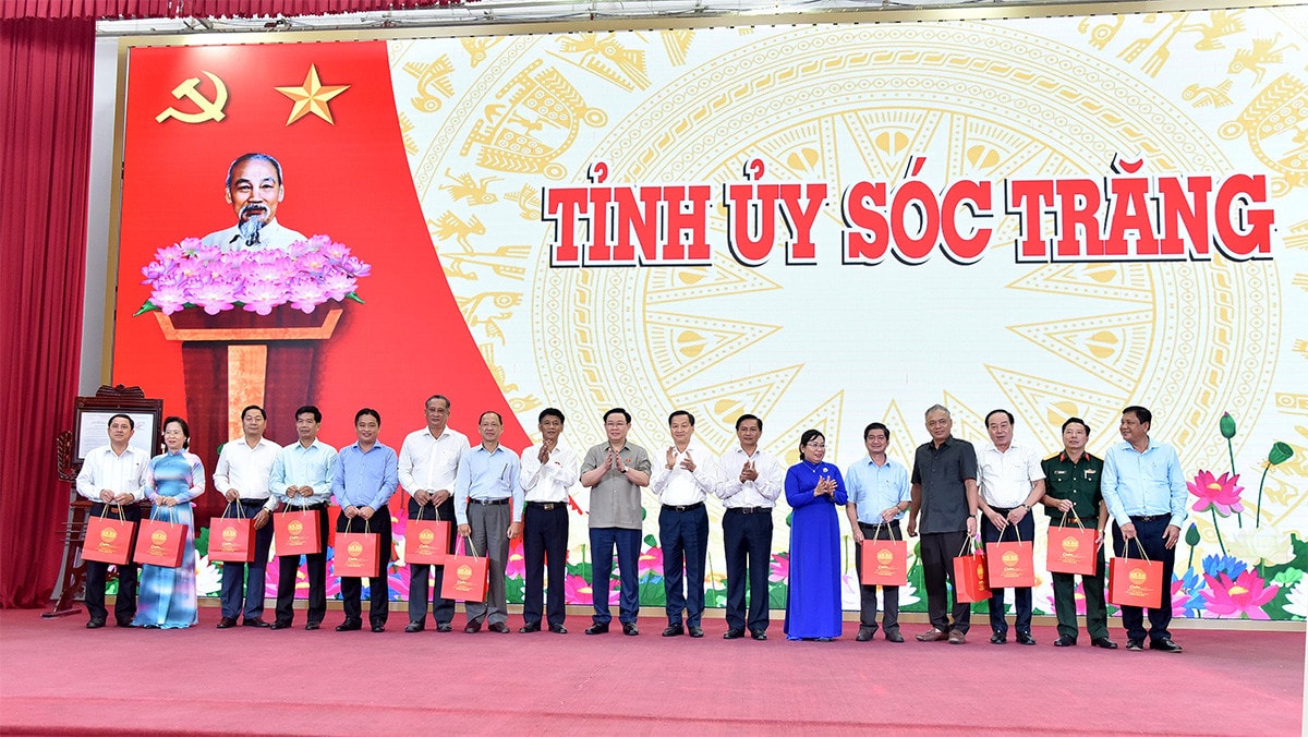 Chủ tịch Quốc hội Vương Đình Huệ làm việc với Ban Thường vụ Tỉnh ủy Sóc Trăng -2