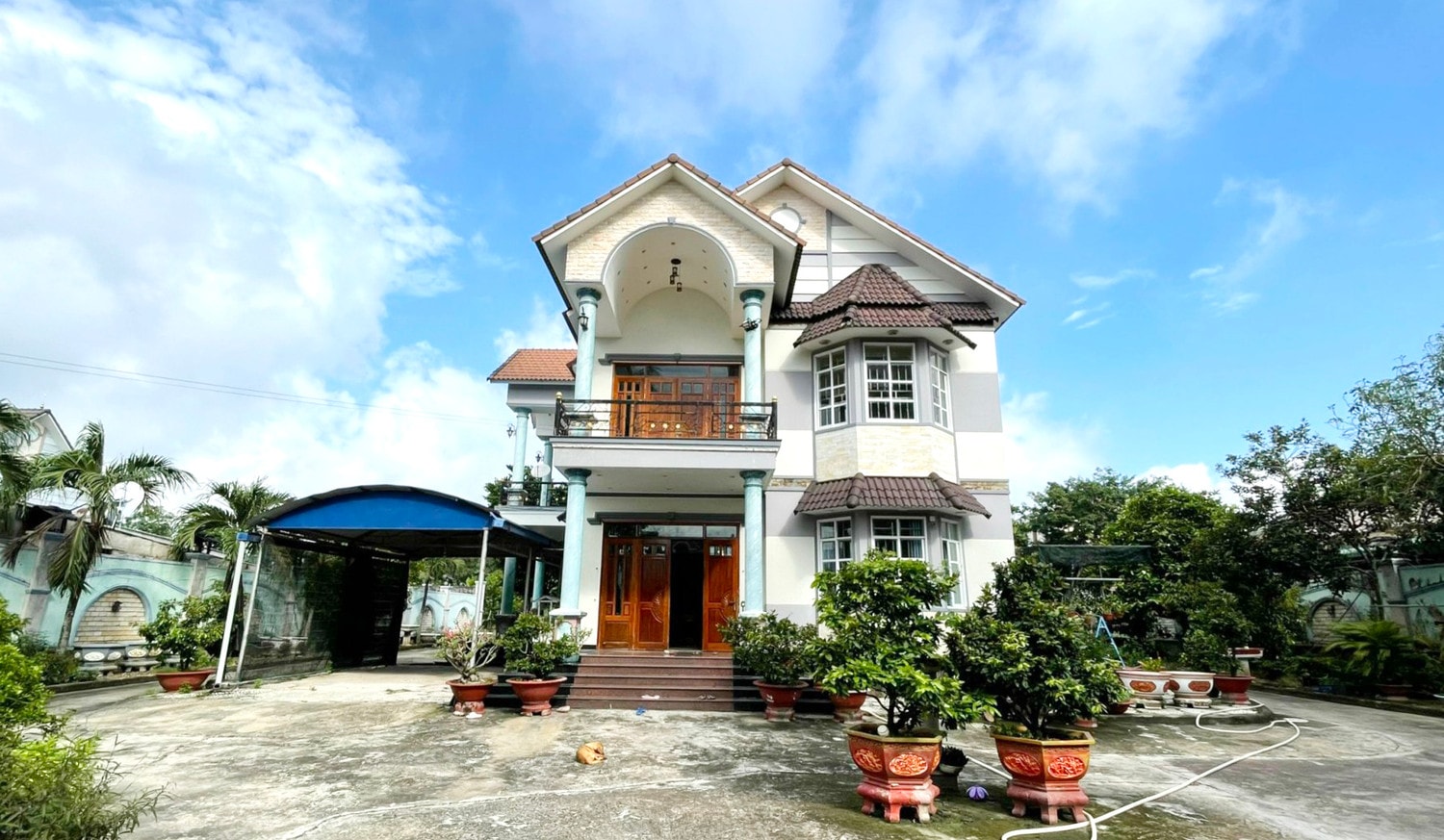 Vụ biệt thự khang trang và gần 3.000m2 đất chuyển nhượng 200 triệu đồng: Cơ quan thi hành án lý giải thế nào?