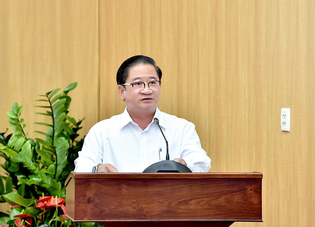 Phó Bí thư Thành ủy, Chủ tịch UBND thành phố Cần Thơ Trần Việt Trường phát biểu tại cuộc làm việc. Ảnh: Lâm Hiển Chủ tịch Quốc hội Vương Đình Huệ làm việc với Ban Thường vụ Thành ủy Cần Thơ -0