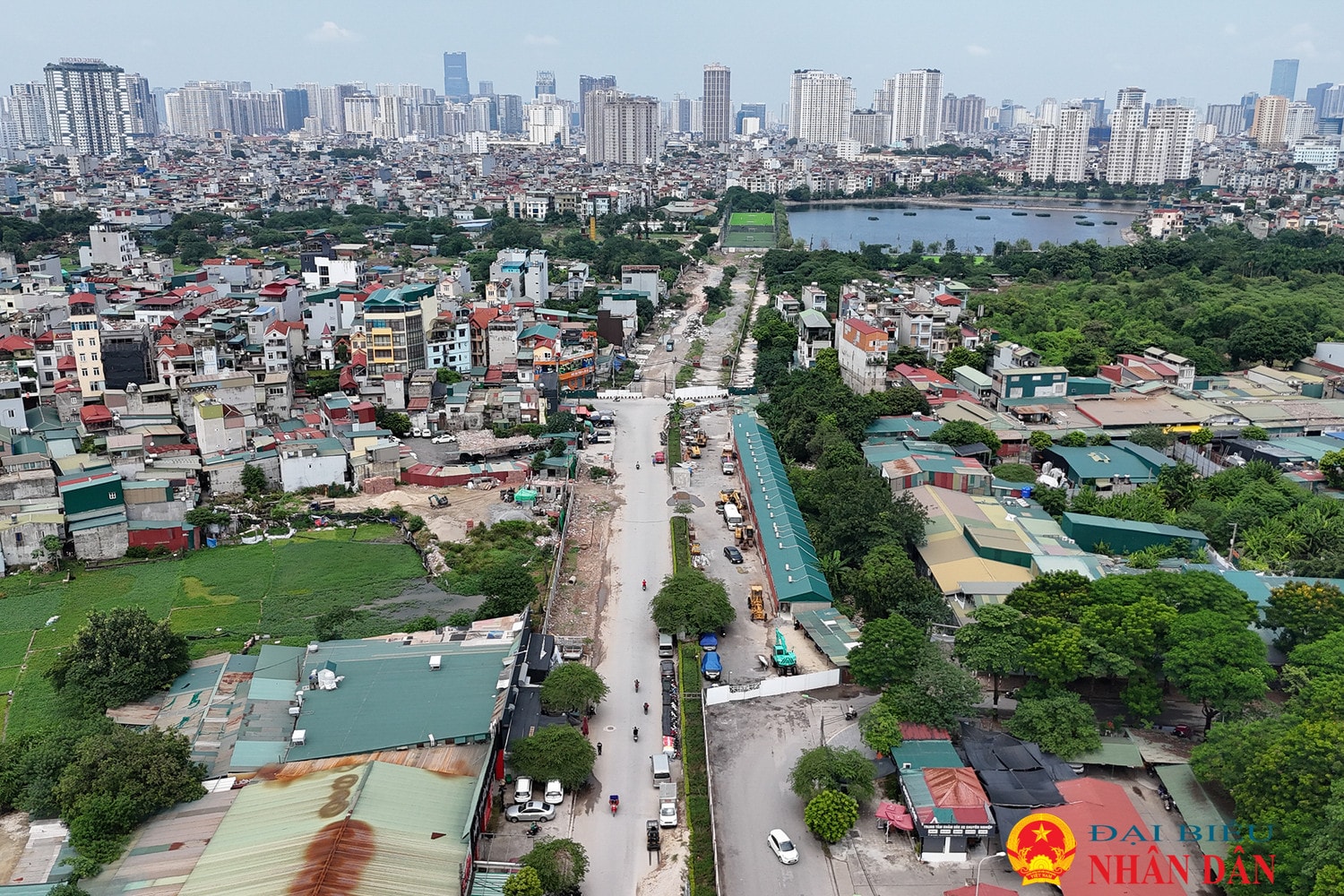 Bãi tập kết vật liệu xây dựng sát khu dân cư, “hành hạ” người dân cả ngày lẫn đêm ở Hà Nội -0