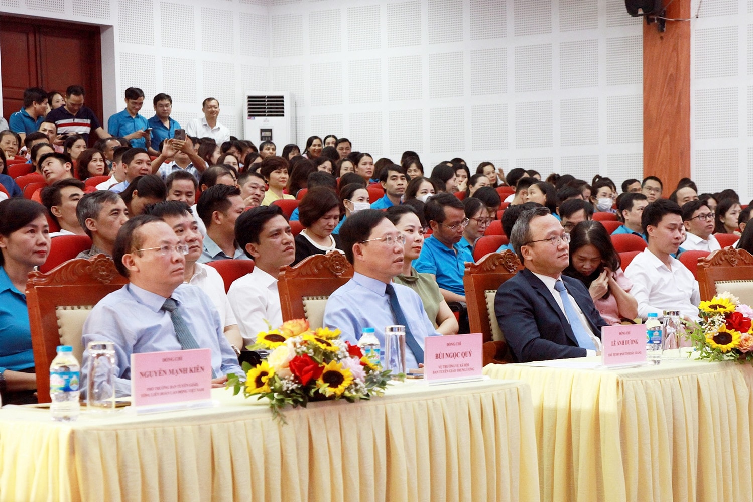 Các đại biểu tham dự Lễ phát động Phát động Cuộc thi “Chung tay vì an toàn giao thông” năm 2023 -0