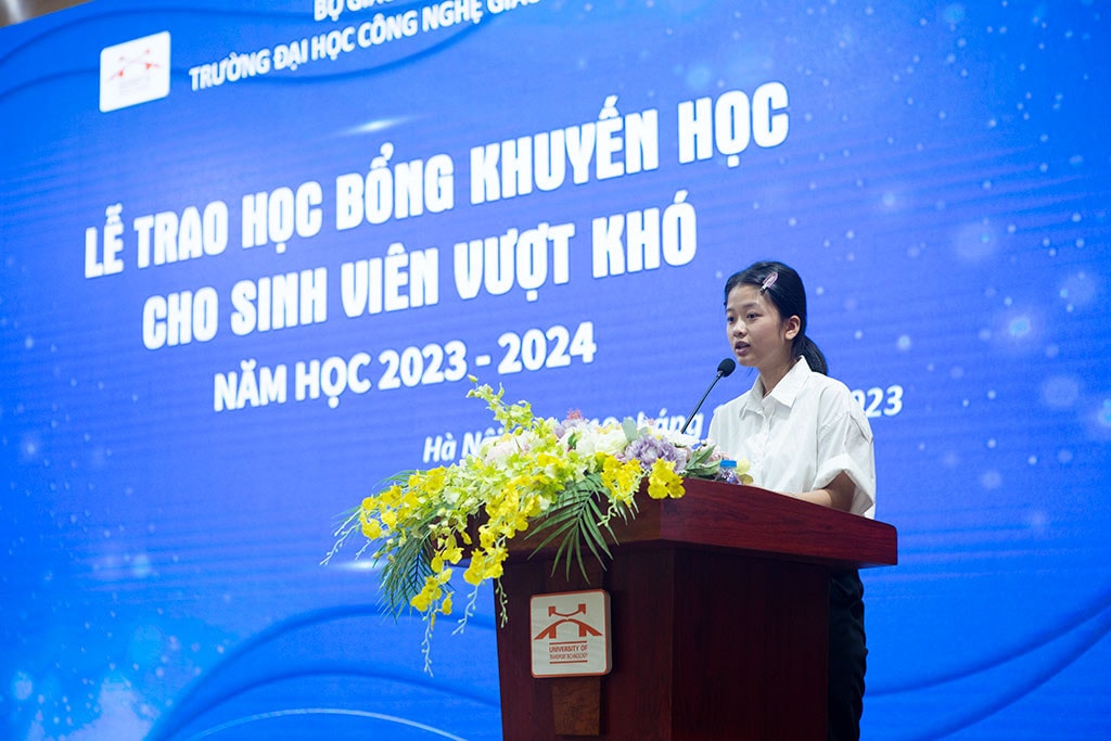 Gần 1 tỷ đồng được Trường ĐH Công nghệ GTVT trao tặng cho sinh viên vượt khó năm học 2023-2024 -0