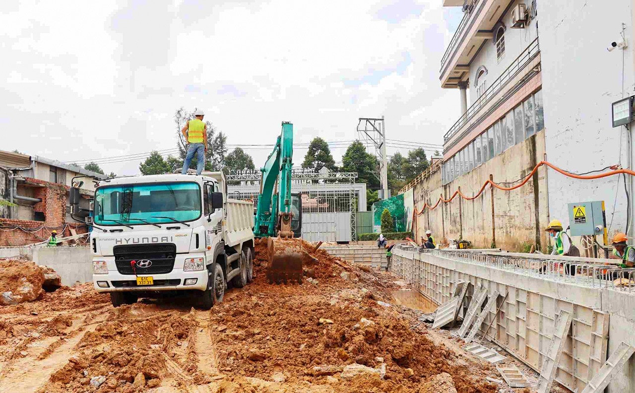 Vận chuyển đất ra khỏi dự án Diamond Boulevard không phép, Công ty Tecco Miền Nam bị đề nghị xử lý