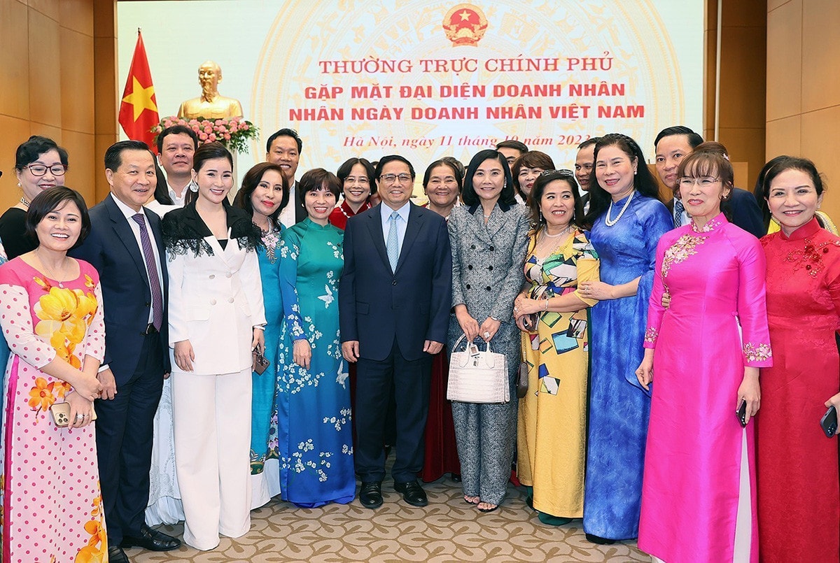 Thủ tướng Phạm Minh Chính chủ trì Hội nghị Thường trực Chính phủ với các doanh nhân tiêu biểu -0
