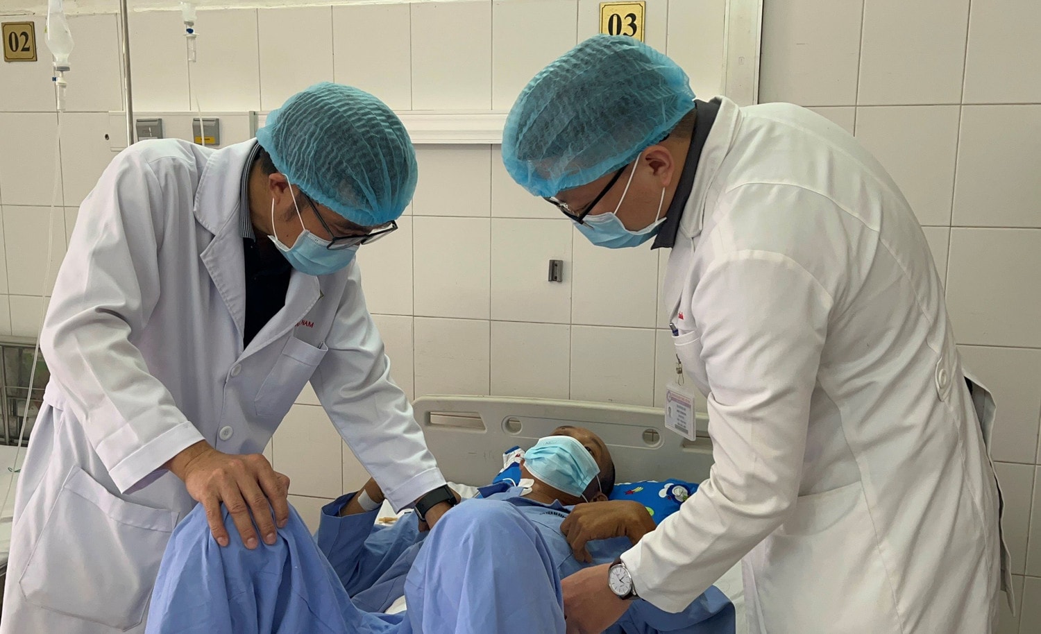 Cứu sống ngư dân bị vết thương đâm thấu bụng -0