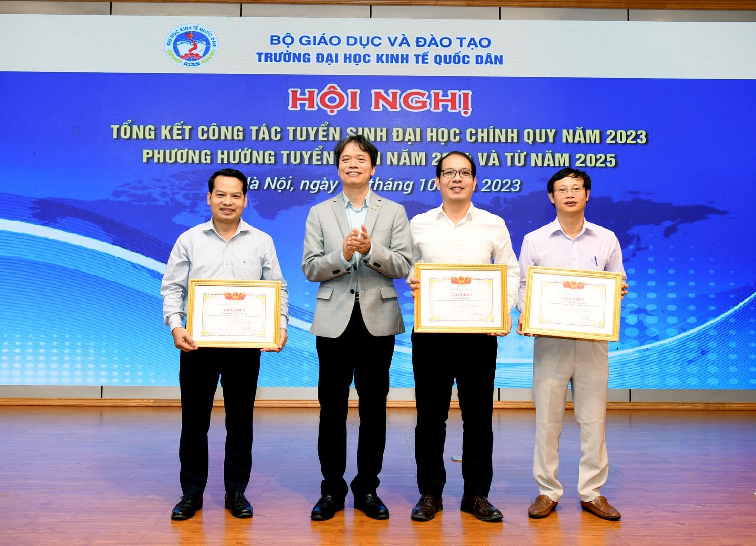 Tuyển sinh 2024: Trường ĐH Kinh tế Quốc dân dự kiến ổn định chỉ tiêu, phương thức xét tuyển như năm 2023 -0