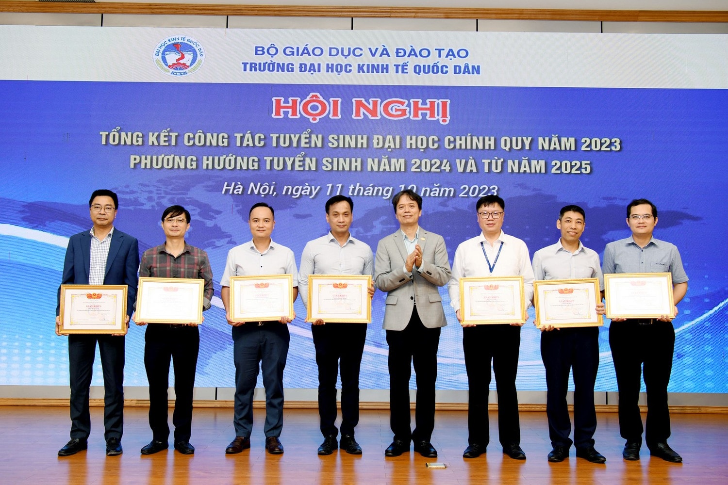 Tuyển sinh 2024: Trường ĐH Kinh tế Quốc dân dự kiến ổn định chỉ tiêu, phương thức xét tuyển như năm 2023 -1