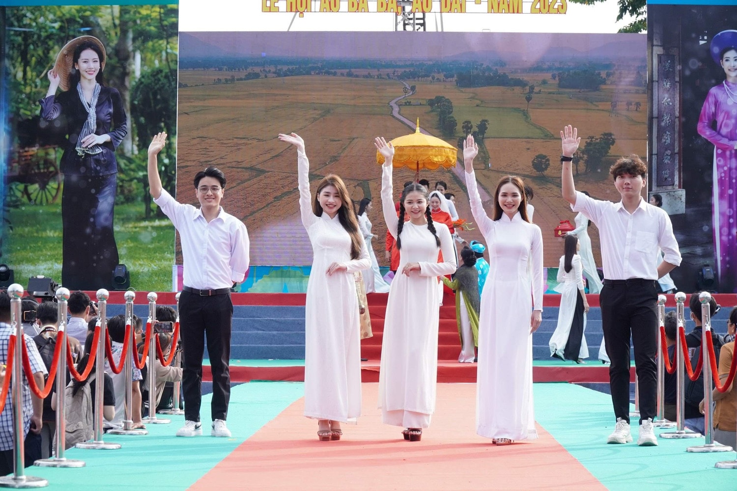 TP. Cần Thơ: Rộn ràng lễ hội áo bà ba, áo dài -0