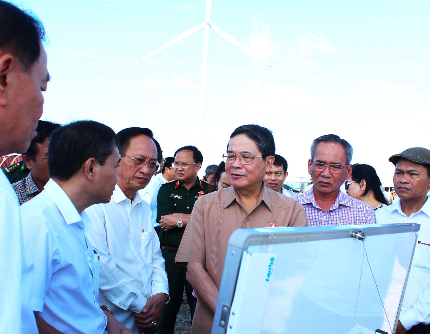 Đoàn Giám sát Uỷ ban thường vụ Quốc hội do Phó Chủ tịch Quốc hội Nguyễn Đức Hải làm Trưởng đoàn khảo sát tại Nhà máy điện gió Hòa Bình 5, tỉnh Bạc Liêu
