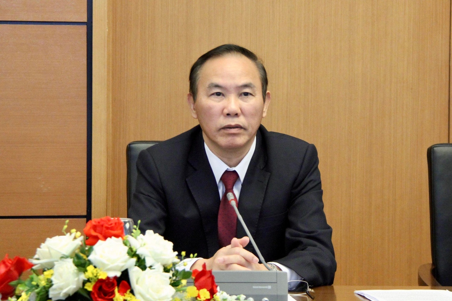 Thứ trưởng Bộ Nông nghiệp và Phát triển nông thôn Phùng Đức Tiến phát biểu tại cuộc làm việc