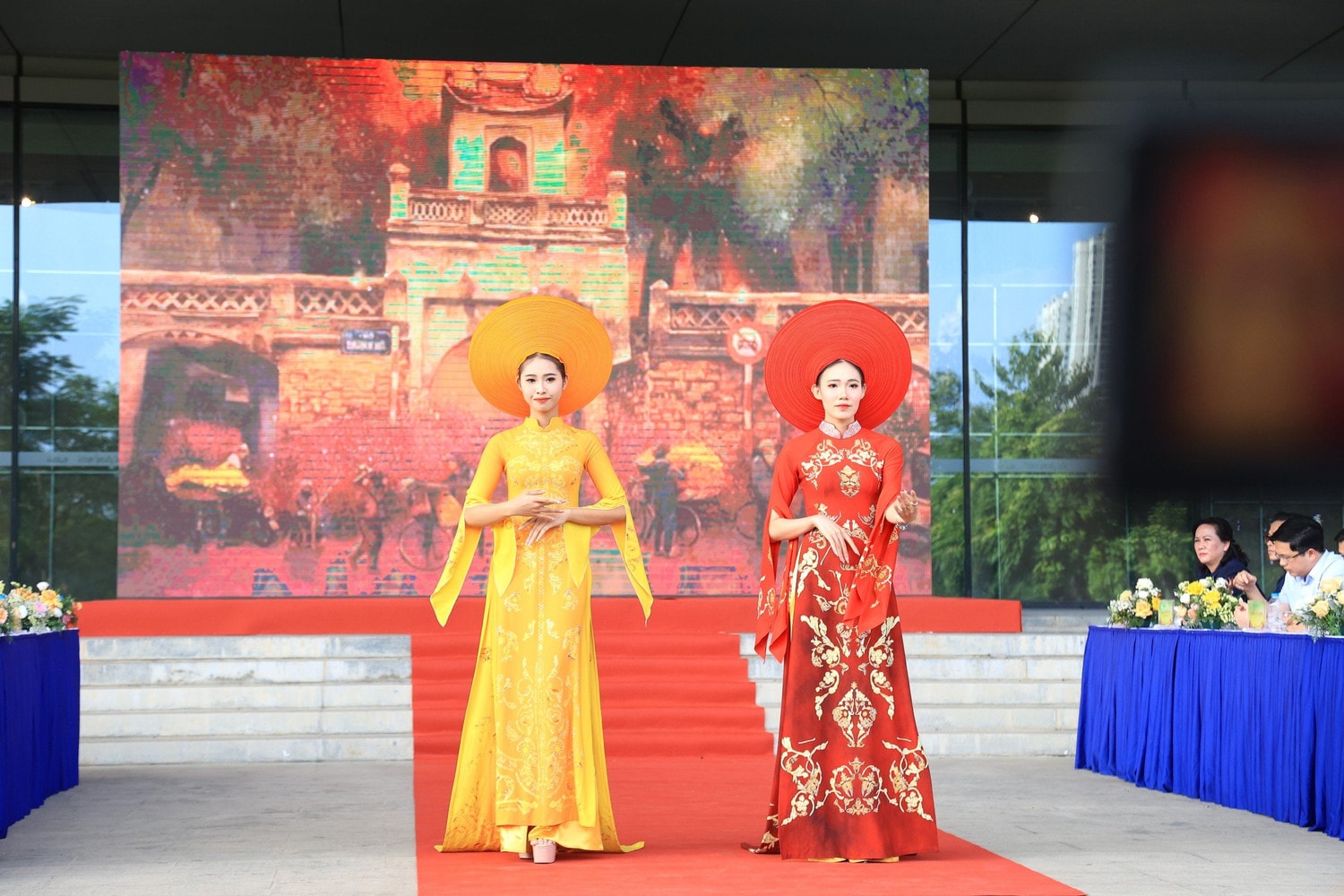 Tôn vinh nét đẹp áo dài truyền thống tại Lễ hội Áo dài Du lịch Hà Nội 2023 -0