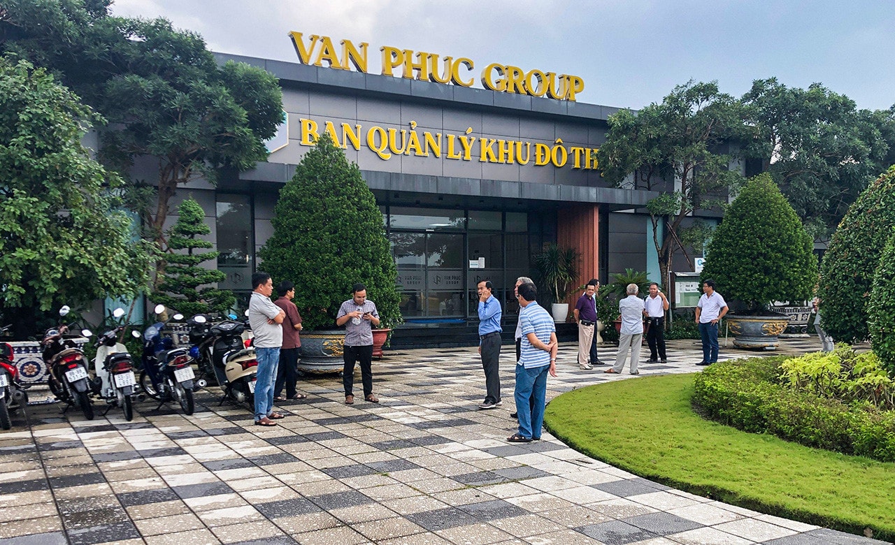 Ban quản lý Khu đô thị Vạn Phúc bị tố chặn cống thoát nước sinh hoạt của cư dân