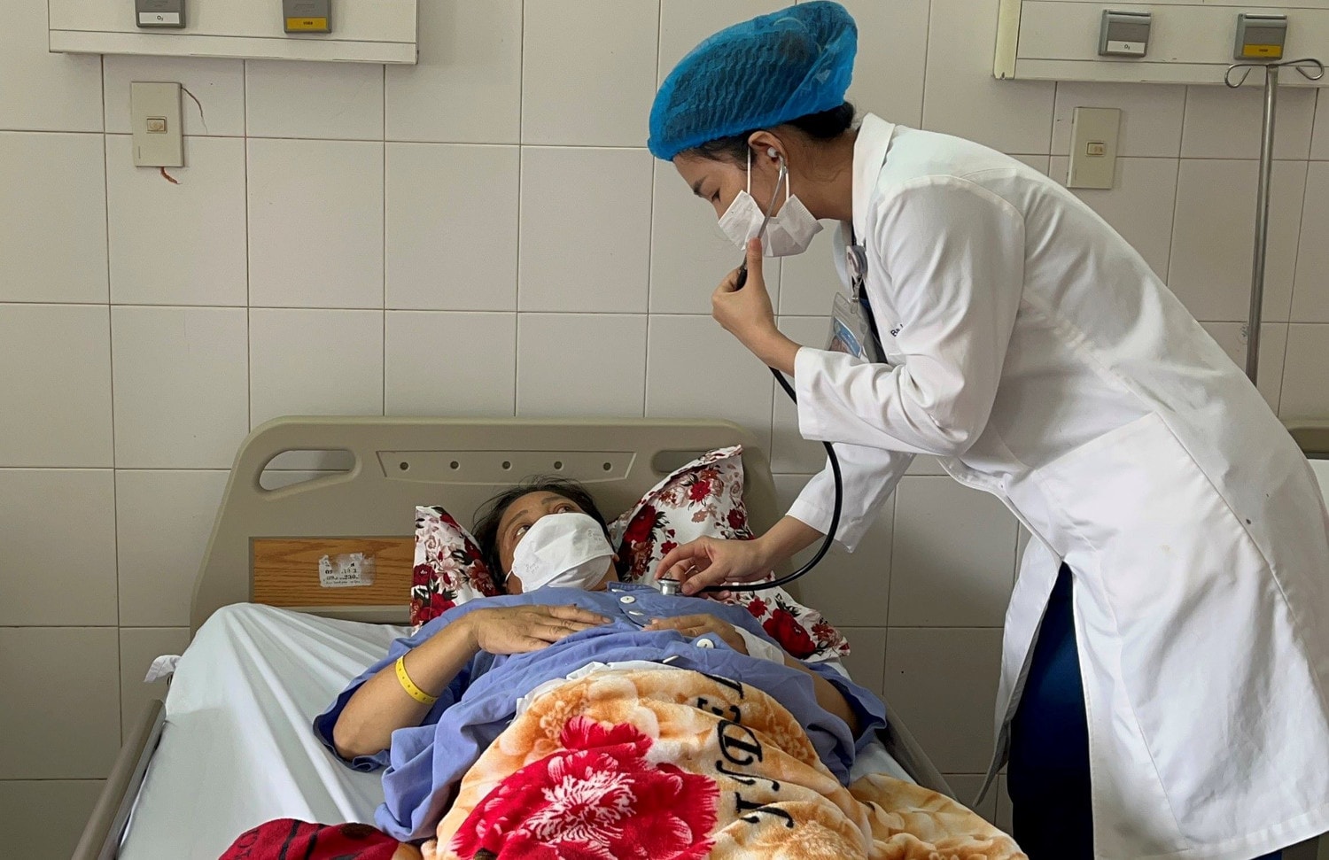 Cứu sống sản phụ băng huyết nguy kịch sau sinh -0