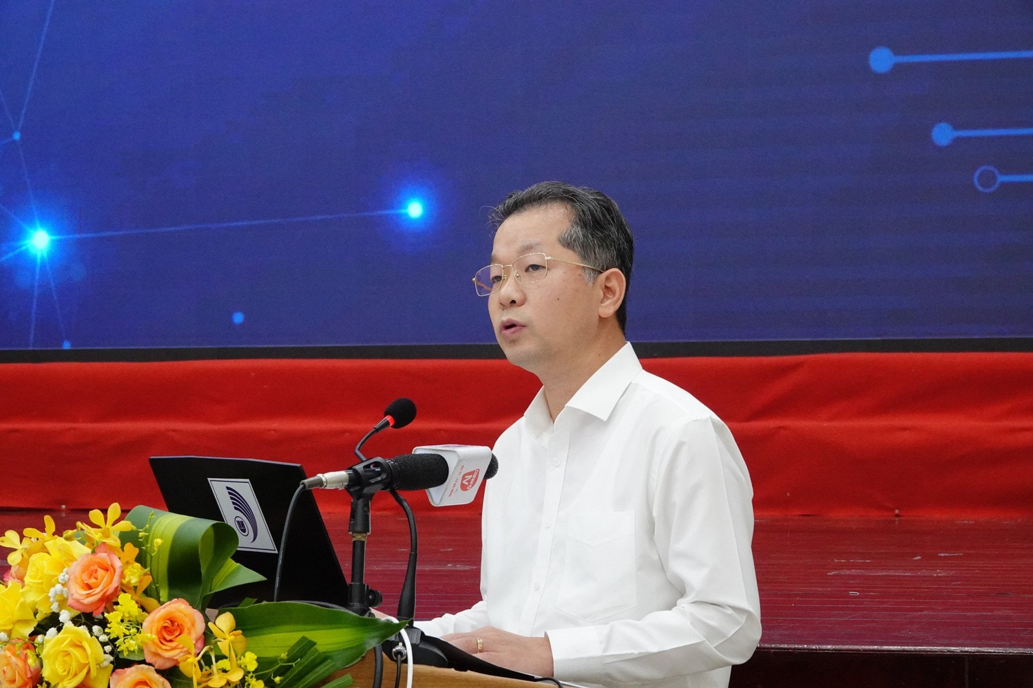 Thứ trưởng Bộ GD-ĐT: Ngành công nghiệp bán dẫn, vi mạch có tiềm năng rất lớn trong tương lai -0