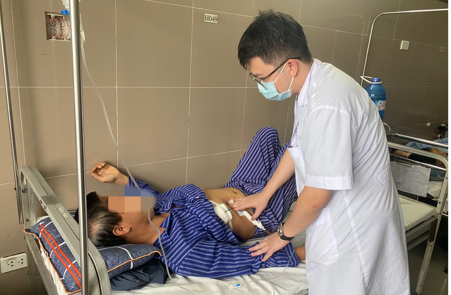 Đề phòng áp xe gan, bác sĩ khuyến cáo không nên ăn gỏi, tiết canh… -0