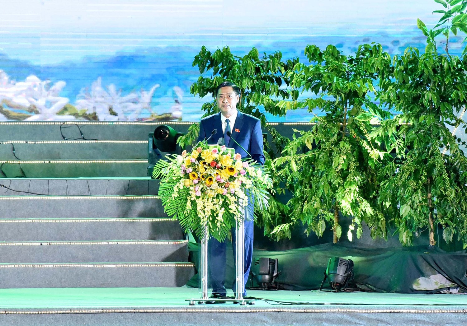 Chủ tịch Quốc hội Vương Đình Huệ dự khai mạc Lễ hội Cà phê tỉnh Sơn La năm 2023 ảnh 6 Chủ tịch Quốc hội Vương Đình Huệ dự khai mạc Lễ hội Cà phê tỉnh Sơn La năm 2023