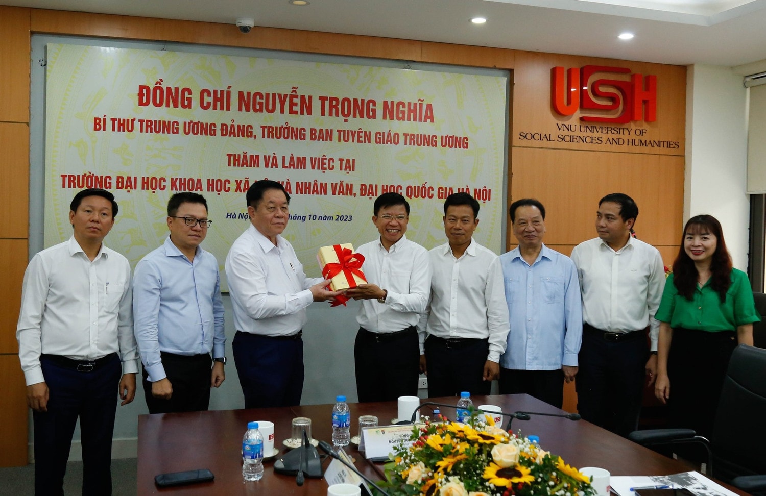 Trưởng ban Tuyên giáo Trung ương: Công tác đào tạo báo chí cần đổi mới để thích ứng, bắt kịp với xu thế mới -1