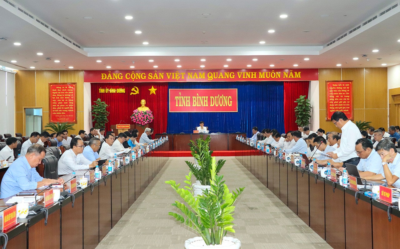 Bình Dương tập trung giải quyết các “điểm nghẽn” trong cải cách thủ tục hành chính, chuyển đổi số