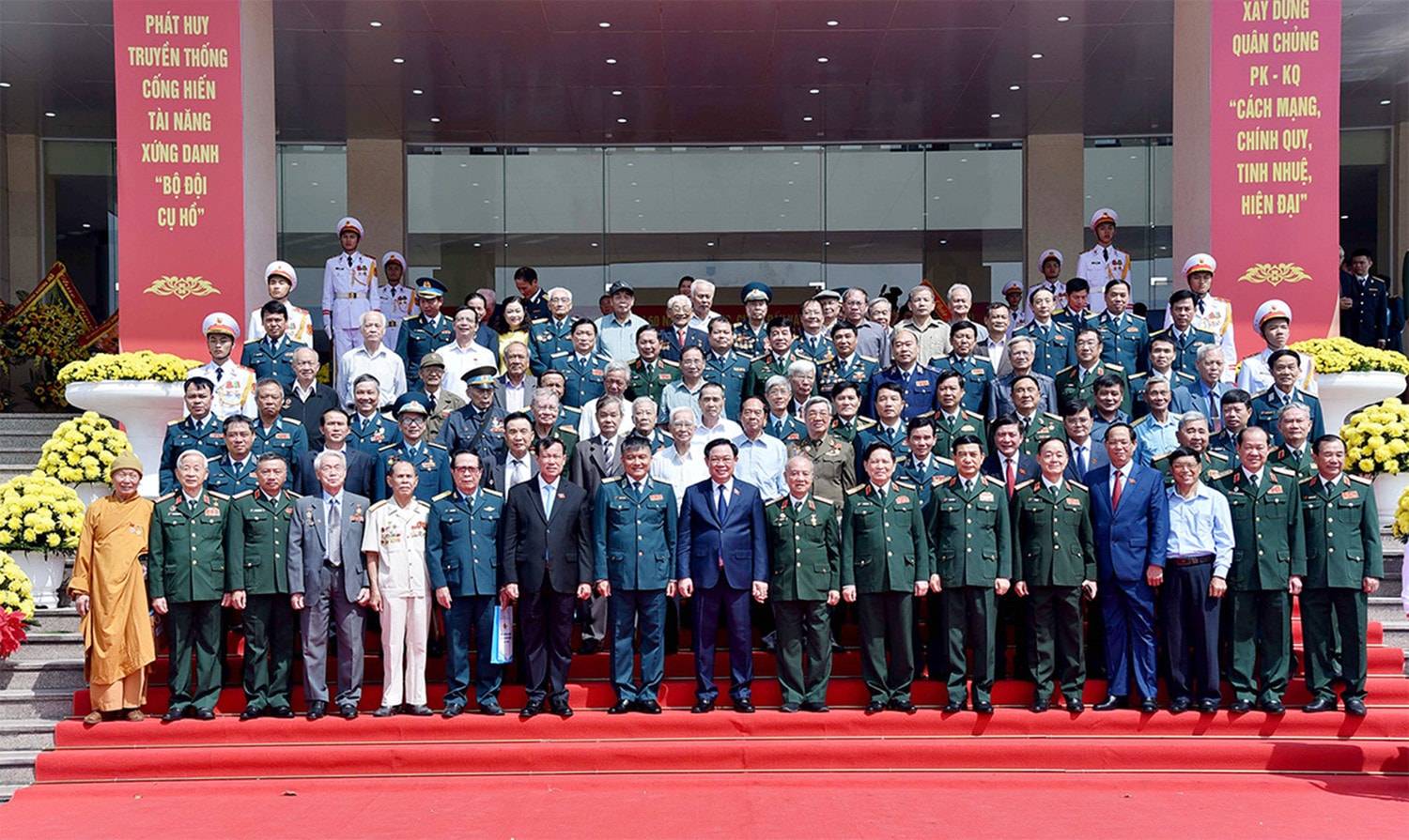 Xây dựng Quân chủng Phòng không - Không quân tinh nhuệ, hiện đại, bảo vệ vững chắc bầu trời Tổ quốc