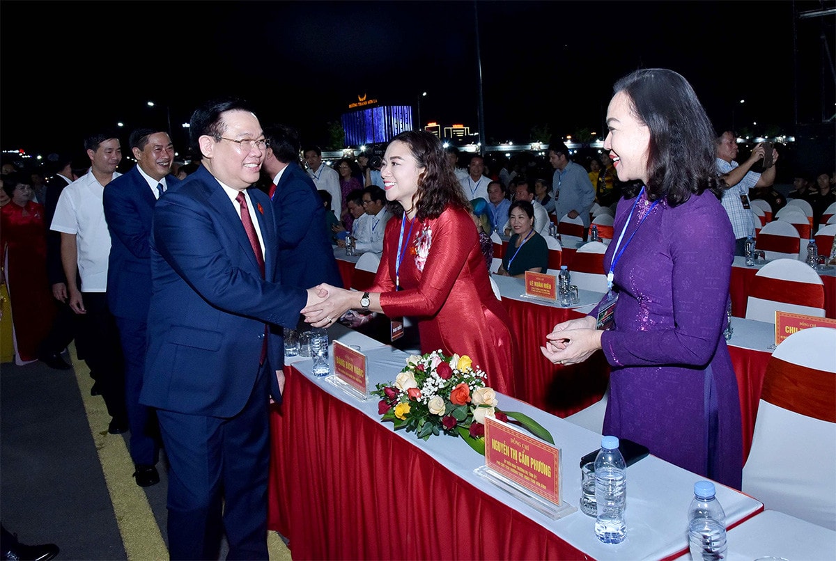 Chủ tịch Quốc hội Vương Đình Huệ dự khai mạc Lễ hội Cà phê tỉnh Sơn La năm 2023 -0