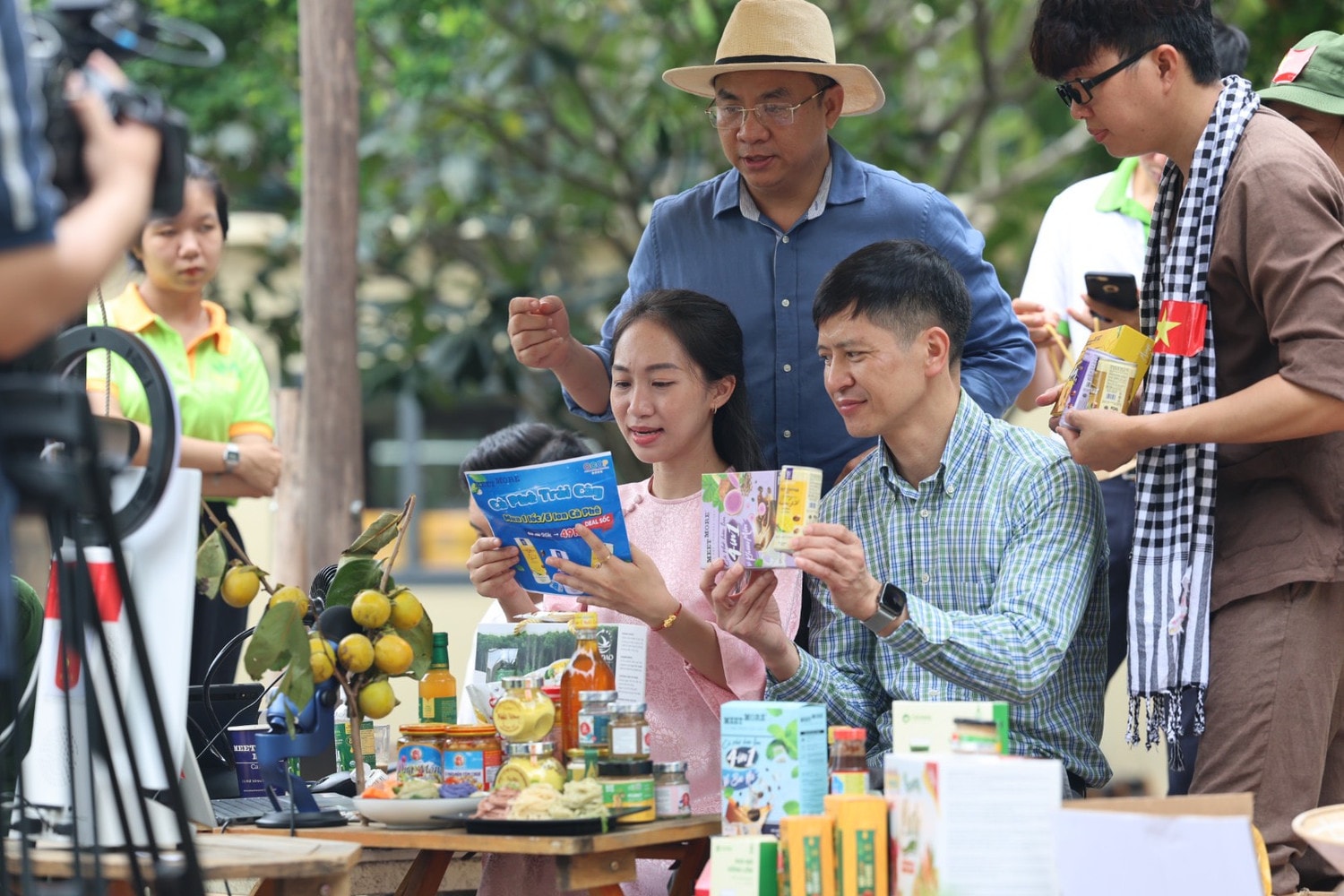 Chợ phiên OCOP - Chiến dịch quảng bá nông đặc sản -0