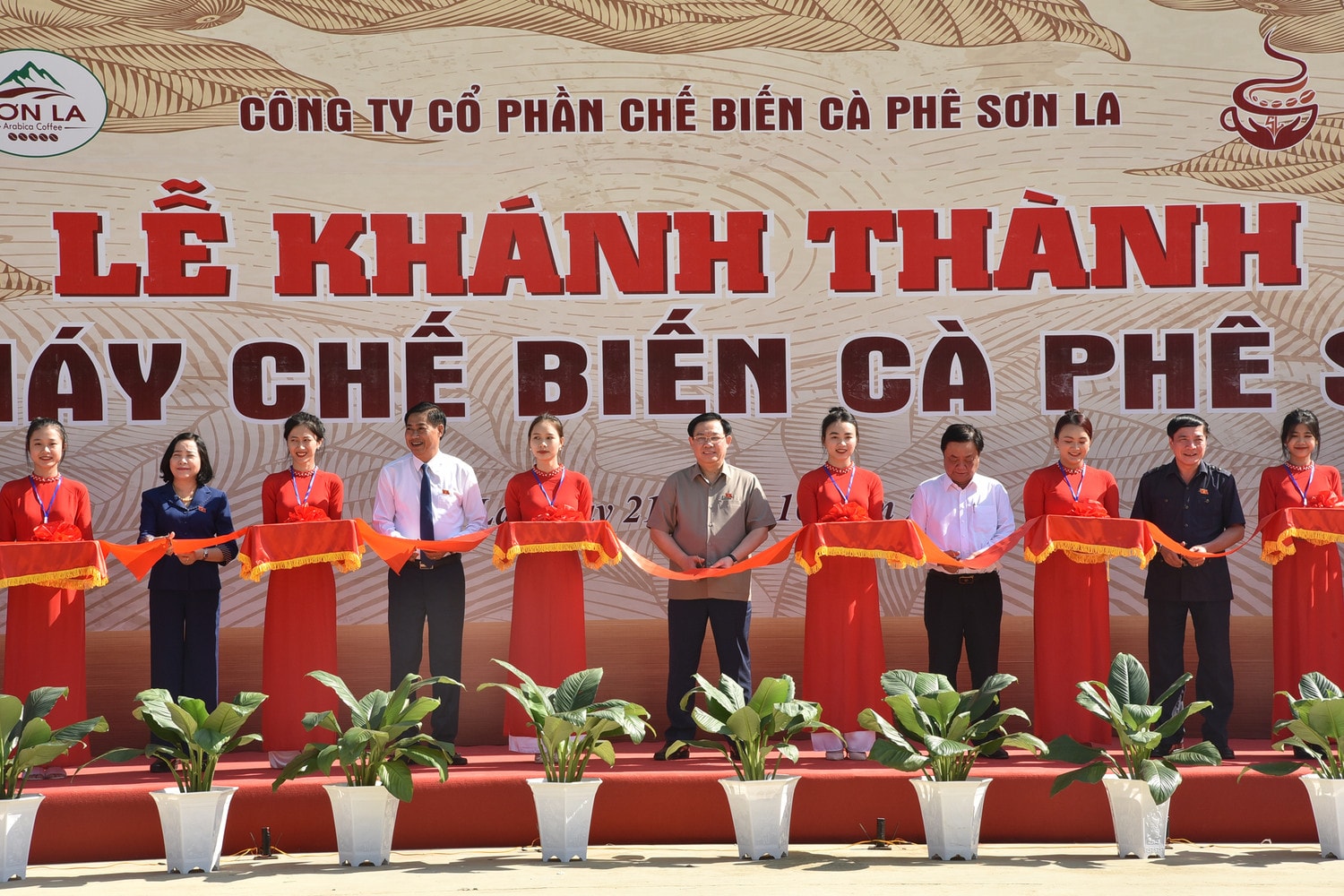 Chủ tịch Quốc hội Vương Đình Huệ dự chuỗi sự kiện tại Lễ hội Cà phê Sơn La -0