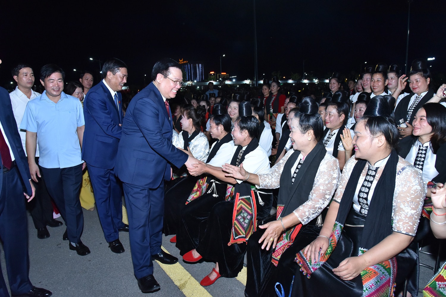 Chủ tịch Quốc hội Vương Đình Huệ dự chuỗi sự kiện tại Lễ hội Cà phê Sơn La -0