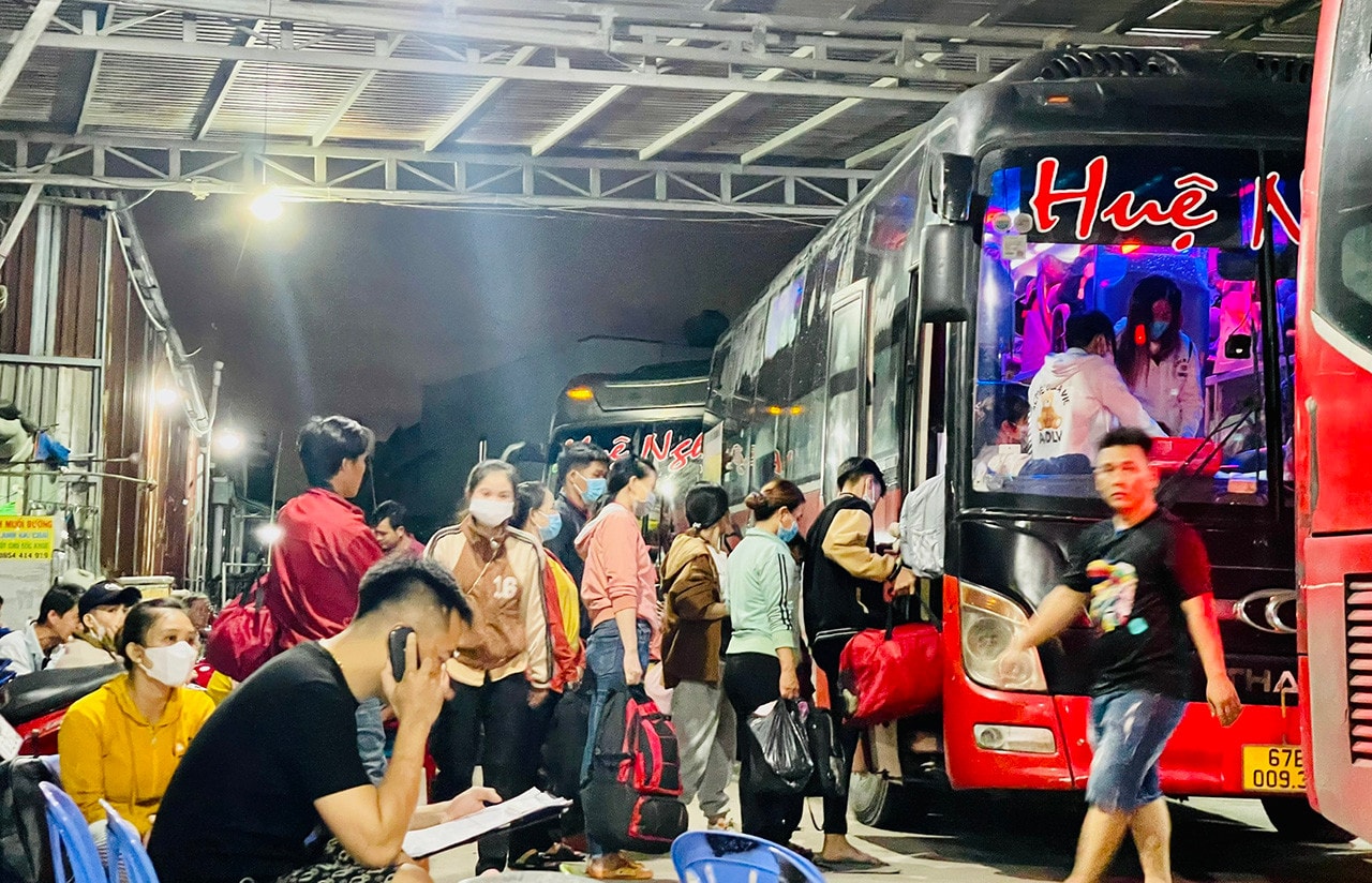 Vụ nhiều nhà xe lập bến cóc, đón trả khách trái phép ở Bình Dương: Nhà xe Huệ Nghĩa lập bến lậu quy mô “khủng”