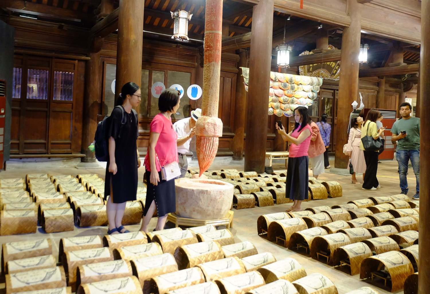 Công chúng tương tác với tác phẩm 
