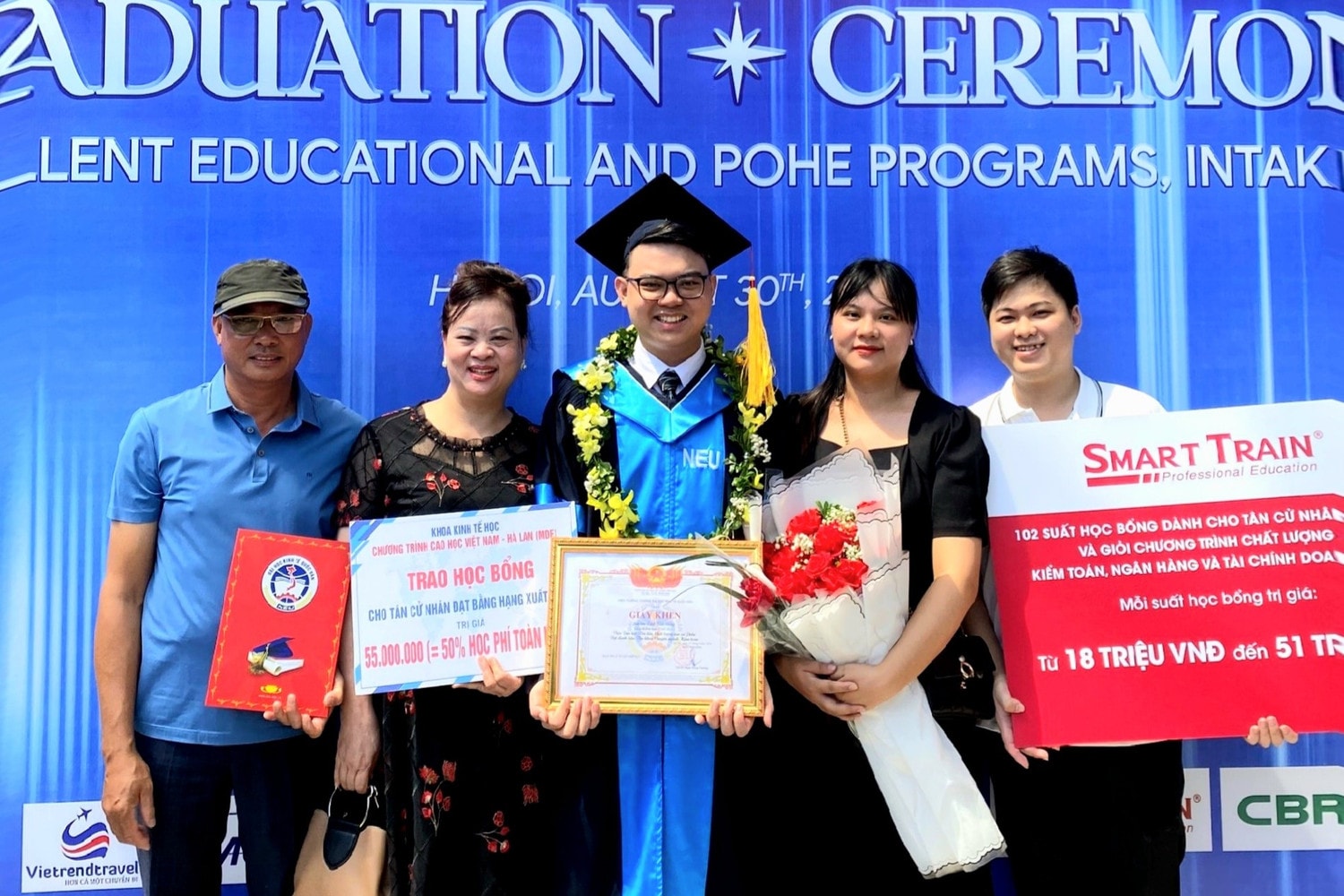 Thủ khoa Trường ĐH Kinh tế Quốc dân được nhận vào Big 4 khi chưa tốt nghiệp -0