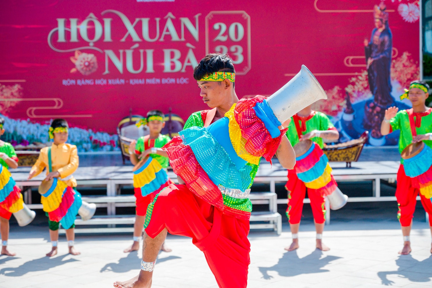 Múa trống Chhay-dăm được biểu diễn từ lễ hội tới sinh hoạt cộng đồng. Ảnh: SVHTTDL Tây Ninh