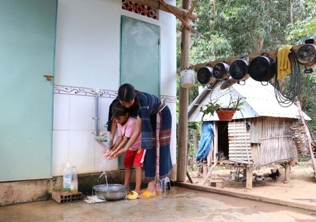 Nước sạch đến với người dân vùng cao - Ảnh: Hoàng Nhung