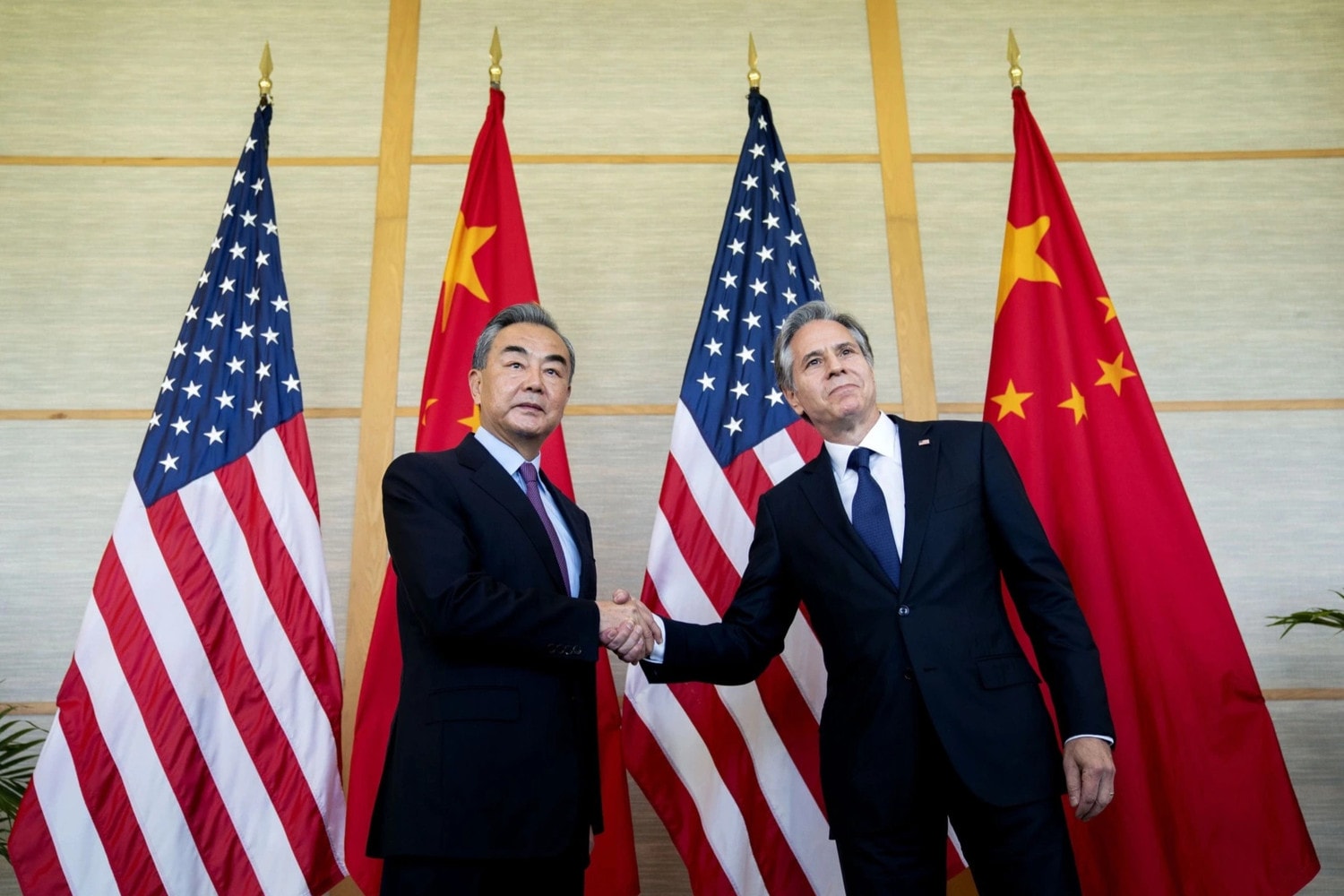 Ngoại trưởng Antony Blinken và Ngoại trưởng Vương Nghị tại cuộc gặp năm 2022. Ảnh: AP