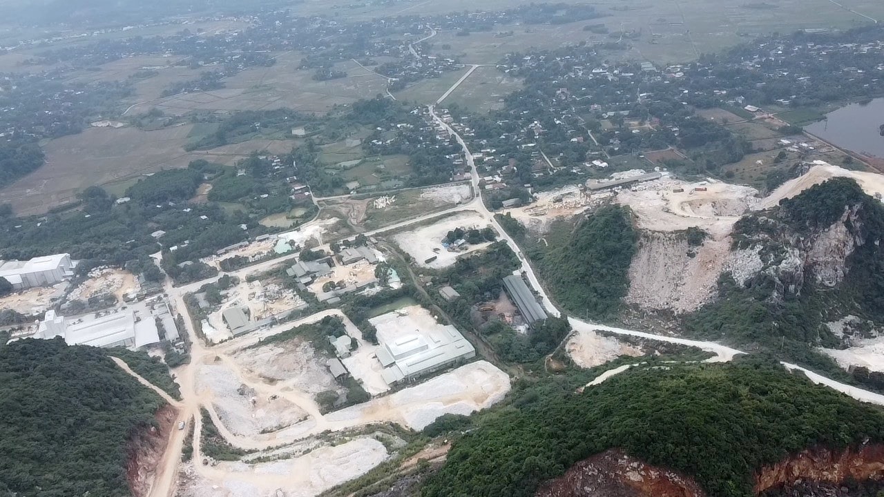 Người dân cầu cứu vì bị nhà máy nghiền bột đá siêu mịn “tra tấn” -0