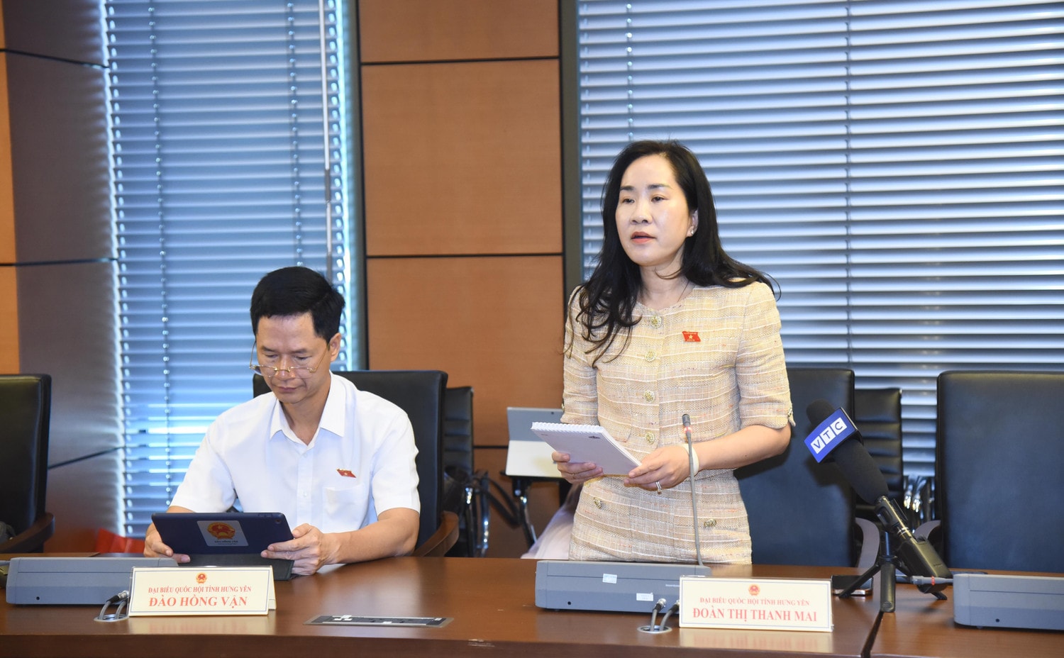 Đại biểu Đoàn Thị Thanh Mai (Hưng Yên) phát biểu. Ảnh: Quang Khánh Bảo đảm tiến độ dự án, tránh kiến nghị lùi thời hạn -0